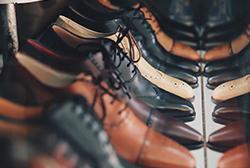 Calçado (adesivo hot melt para colagem de palmilha, fixação de lingueta)